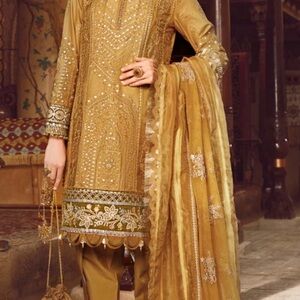New 3 piece Pakistani laxaury salwar kameez xl Maria b